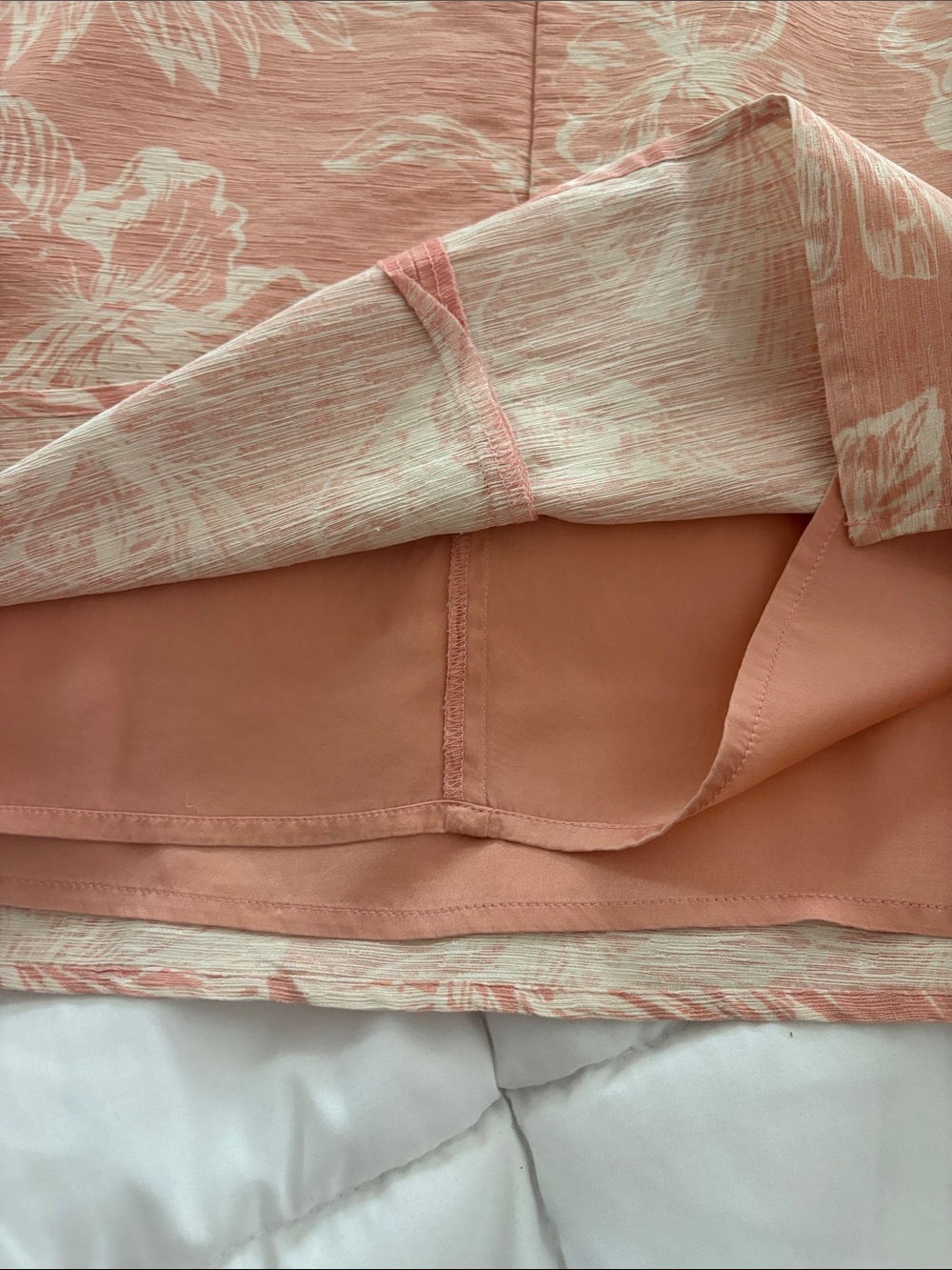100% Silk Tommy Bahama Coral Tank with Cream Tropical Print - Picture 3 of 4